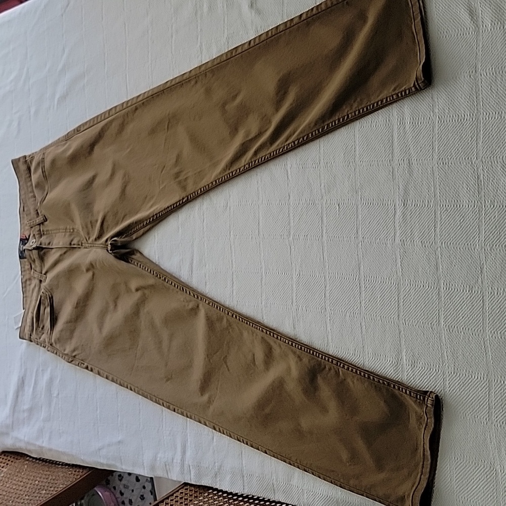 Men's Docker's Straight Leg Stretch Jeans, Color Tan. Size 32 X 29 1/2"